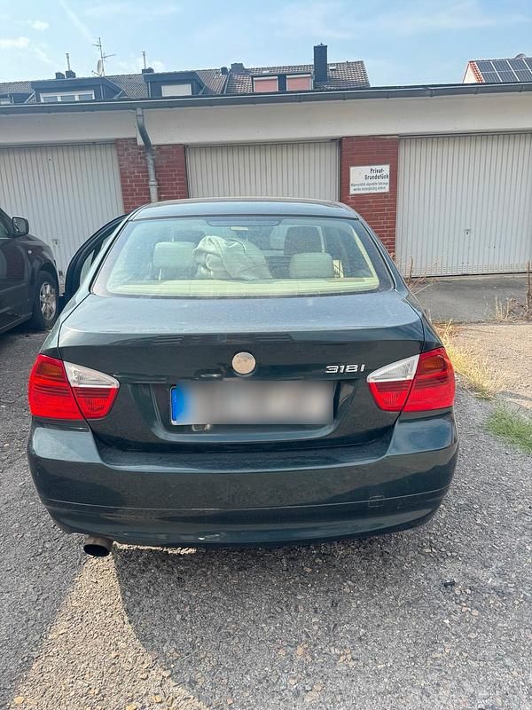 Grün Gebraucht 2006 BMW 318 Limousine | 1.499 € (Superpreis) - Bild 1/4