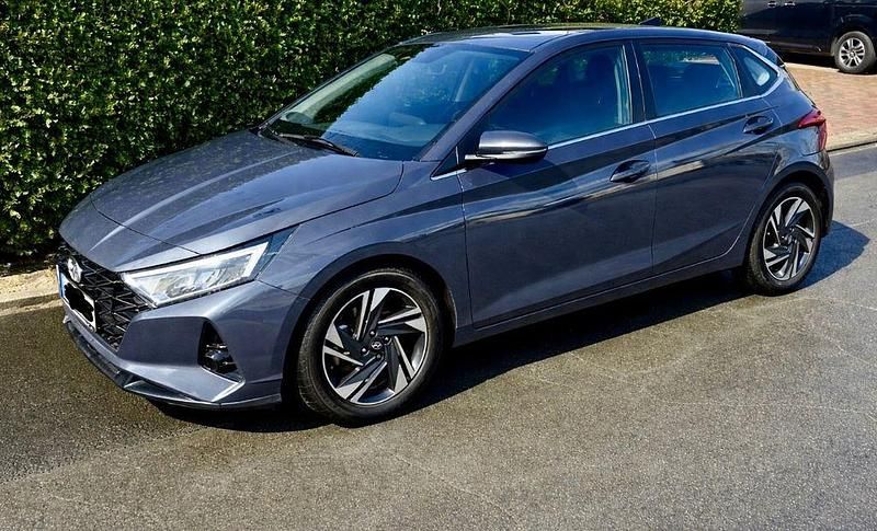 Gebraucht Hyundai i20 101 PS (74 kW) 2023 Grau Kleinwagen