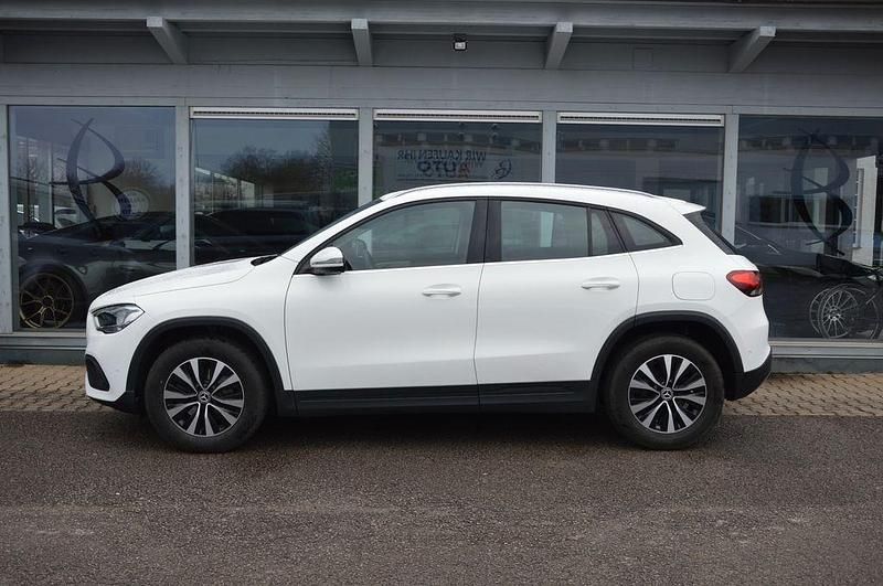 Gebraucht Mercedes GLA200 Business 163 PS (119 kW) 2021 Weiß SUV