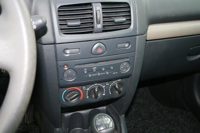 Gebraucht Renault Clio 58 PS (42 kW) 2004 Blau Kleinwagen