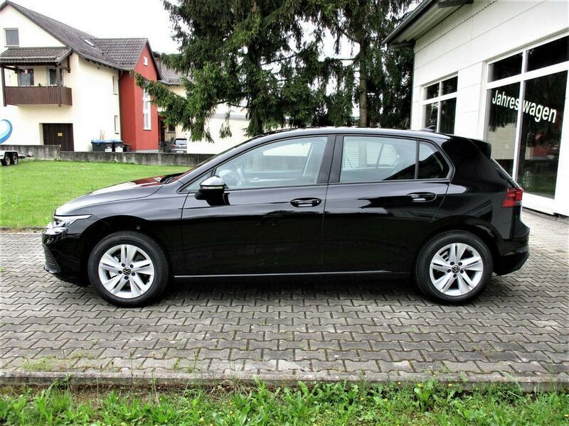 Gebraucht VW Golf VIII Life 131 PS (96 kW) 2020 Schwarz Limousine
