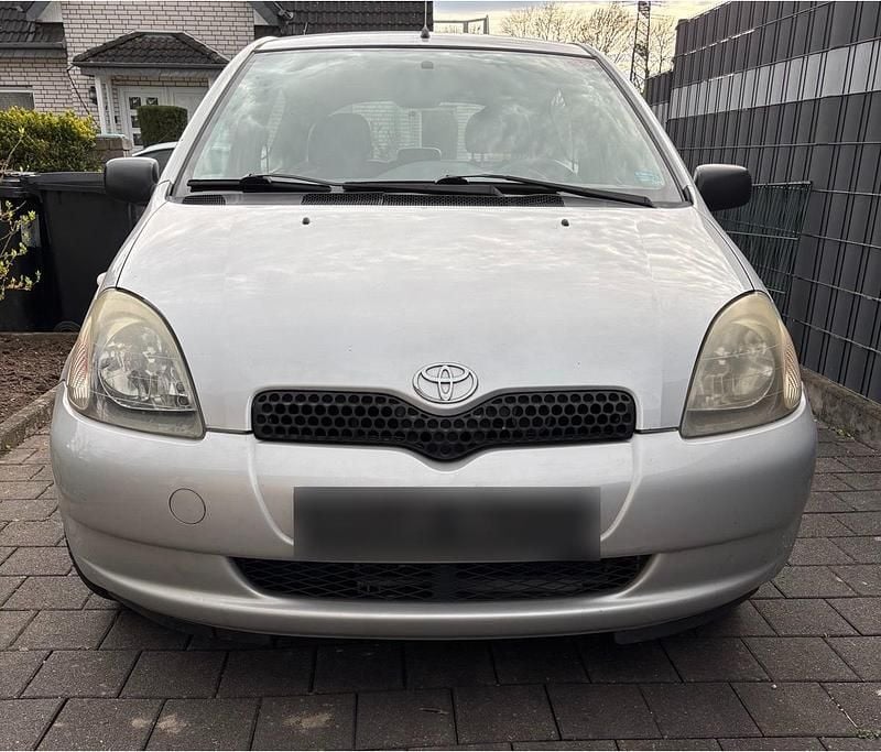 Gebraucht Toyota Yaris 68 PS (50 kW) 2001 Silber Kleinwagen