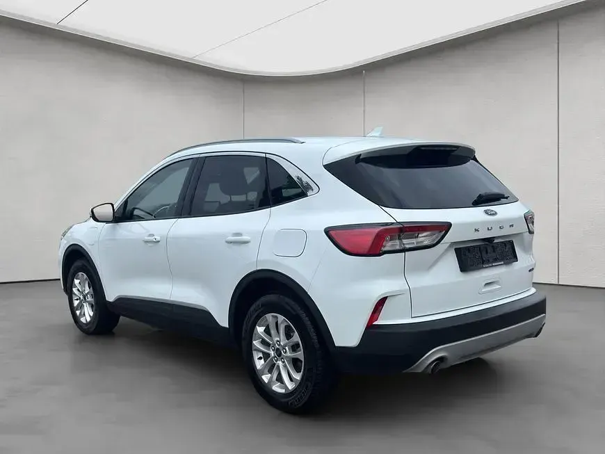 Używany Ford Kuga Titanium 224 KM (164 kW) 2022 Biały SUV