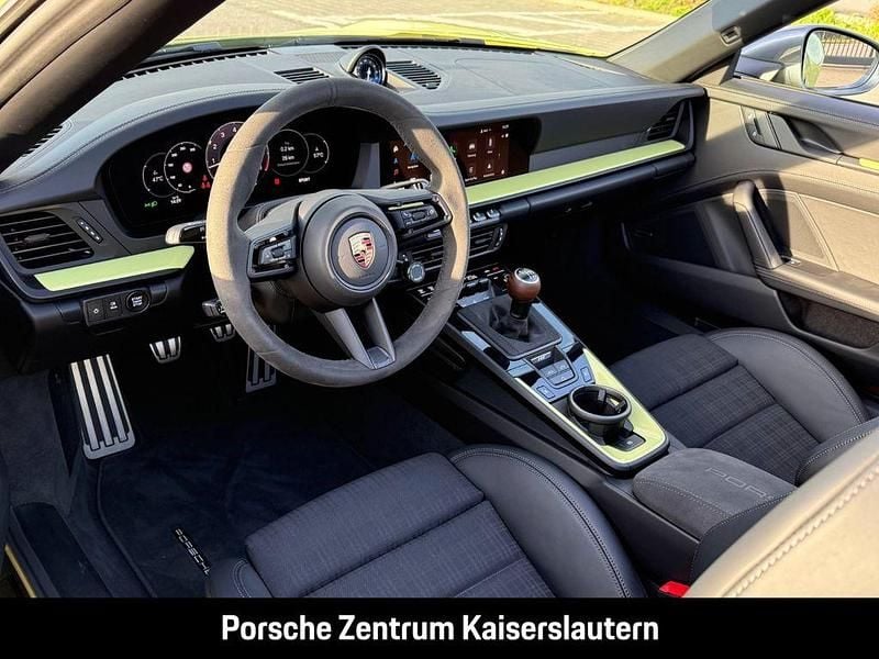 Neu Porsche 911 Carrera Cabriolet 394 PS (289 kW) 2025 Gelb Cabrio