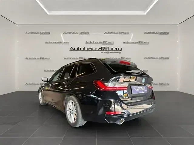 Gebraucht BMW 320e Performance 204 PS (150 kW) 2023 Schwarz Limousine