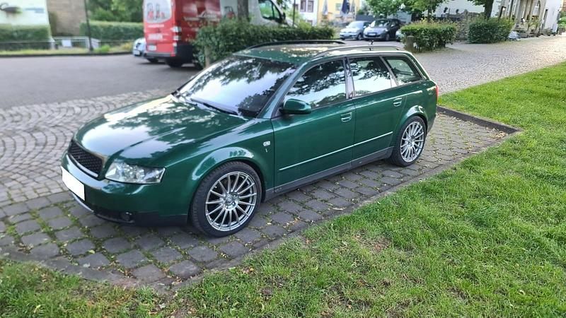 Grün Gebraucht 2002 Audi A4 Comfort Kombi | 6.000 € - Bild 1/4