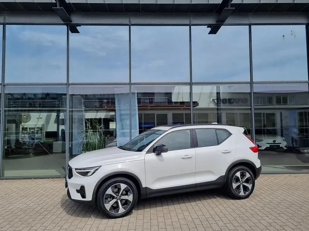 Gebraucht Volvo XC40 Plus 197 PS (144 kW) 2023 Weiß SUV