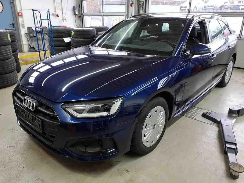Gebraucht Audi A4 Advanced Plus 150 PS (110 kW) 2022 Navarrablau metallic Kombi