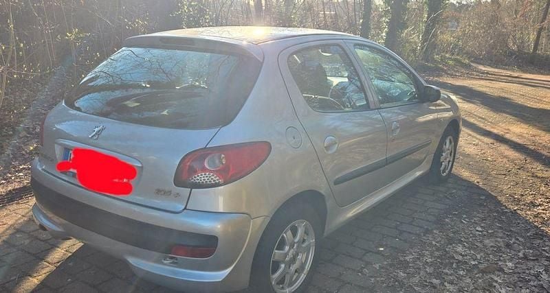 Gebraucht Peugeot 206+ 68 PS (50 kW) 2009 Silber Kleinwagen