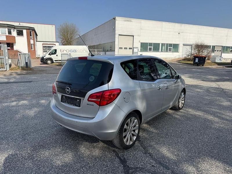 Gebraucht Opel Meriva Innovation 101 PS (74 kW) 2011 Silber Van / Kleinbus