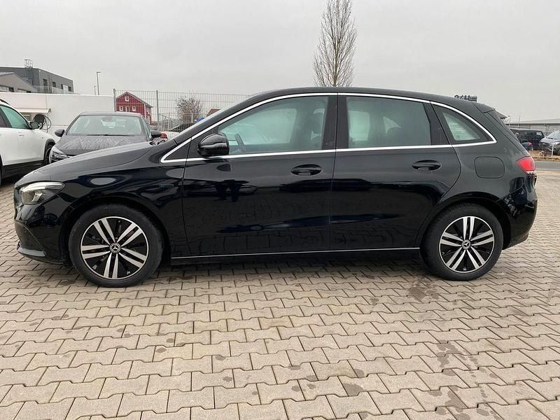 Gebraucht Mercedes E250 160 PS (117 kW) 2021 Schwarz Limousine
