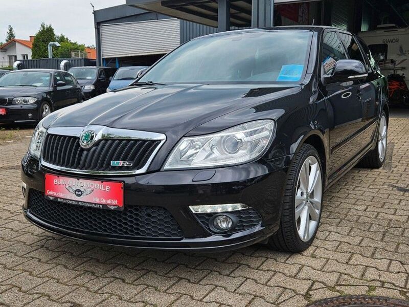 Schwarz Gebraucht 2012 Skoda Octavia RS Kombi | 7.990 € (Superpreis) - Bild 1/4