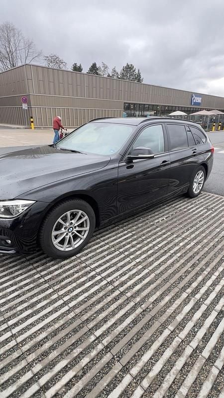 Gebraucht BMW 318 143 PS (105 kW) 2019 Schwarz Kombi