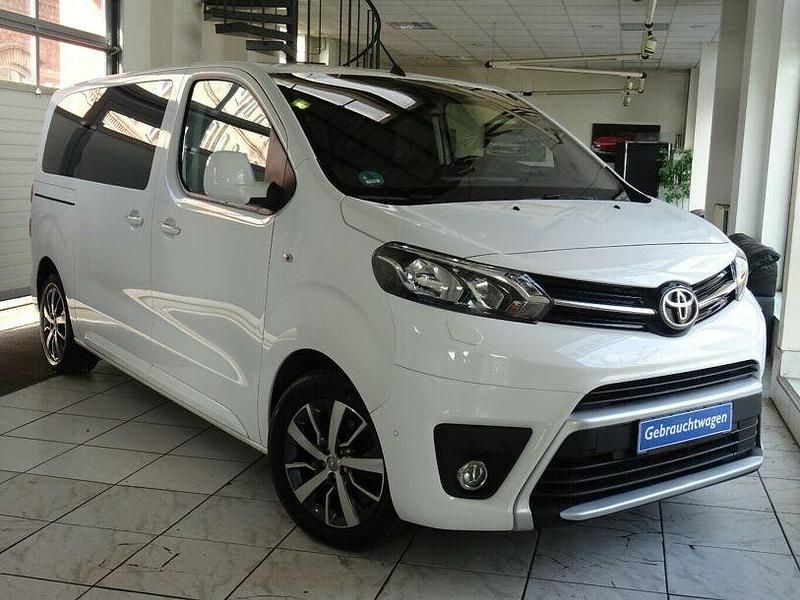 Weiß Gebraucht 2019 Toyota Proace Comfort Van | 31.970 € (Etwas zu teuer) - Bild 1/4
