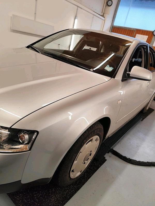 Silber Gebraucht 2001 Audi A4 Limousine | 1.899 € (Guter Preis) - Bild 1/4