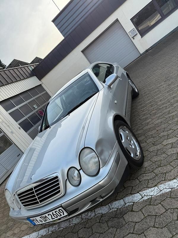 Silber Gebraucht 1999 Mercedes CLK230 Coupé | 3.799 € (Fairer Preis) - Bild 1/4