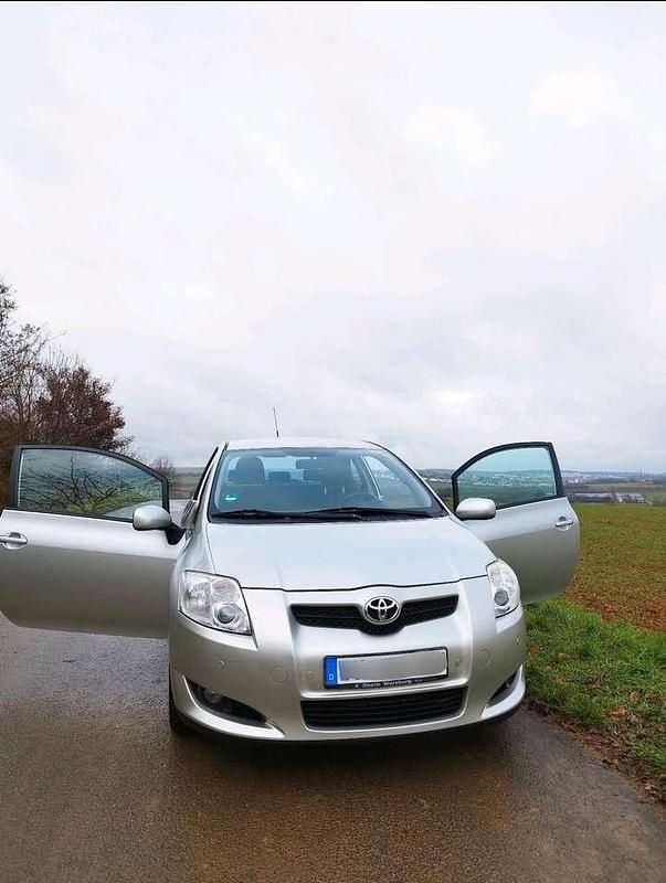 Gebraucht Toyota Auris Luna 124 PS (91 kW) 2007 Silber Limousine