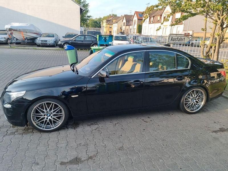 Schwarz Gebraucht 2004 BMW 520 Performance Limousine | 3.300 € (Guter Preis) - Bild 1/4