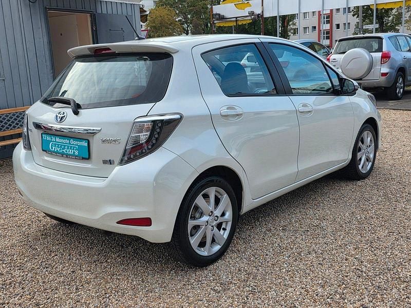 Gebraucht Toyota Yaris Hybrid 102 PS (75 kW) 2013 Weiß Kleinwagen