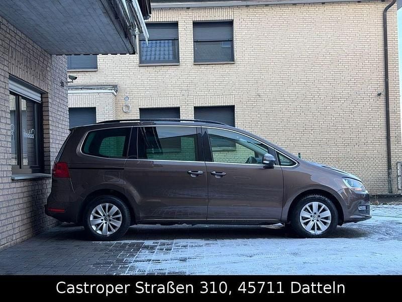 Gebraucht VW Sharan Comfortline 150 PS (110 kW) 2011 Braun Van / Kleinbus
