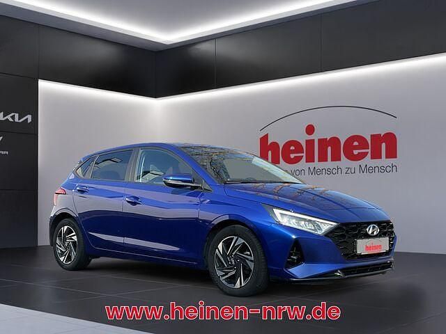 Gebraucht Hyundai i20 Intro Edition 101 PS (74 kW) 2021 Blau Limousine