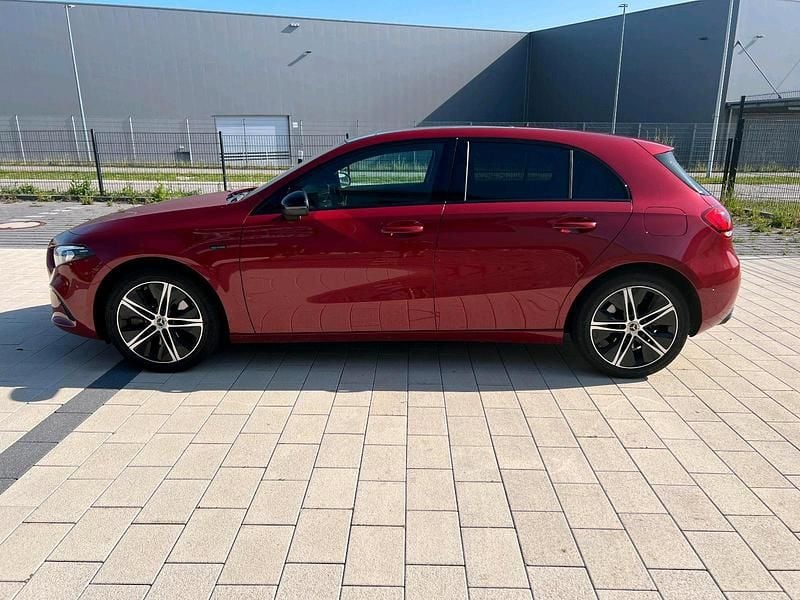 Gebraucht Mercedes A250 218 PS (160 kW) 2021 Rot Kleinwagen