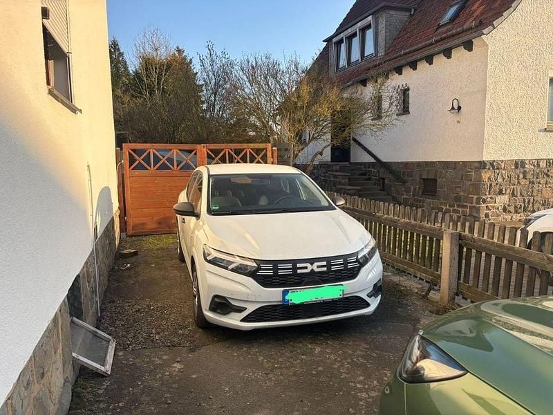 Gebraucht Dacia Sandero Essentiel 91 PS (66 kW) 2024 Weiß Limousine