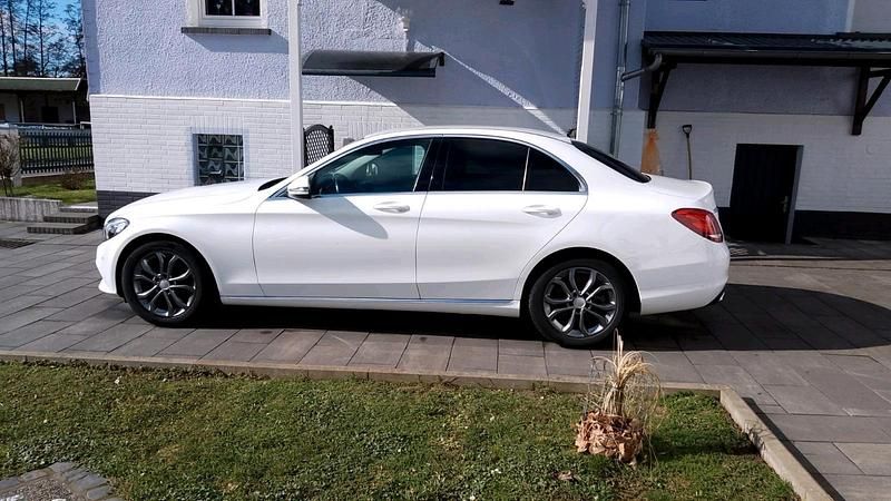 Gebraucht Mercedes C200 136 PS (100 kW) 2015 Weiß Limousine