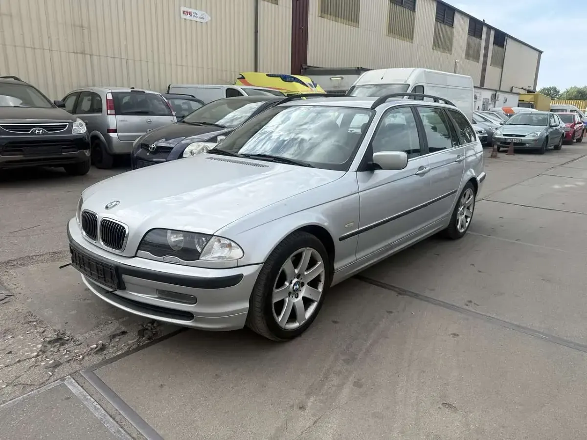 Gebraucht BMW 330 184 PS (135 kW) 2001 Silber Kombi