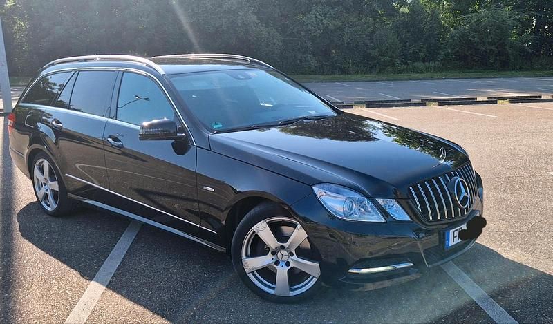 Gebraucht Mercedes E250 204 PS (150 kW) 2012 Schwarz Limousine
