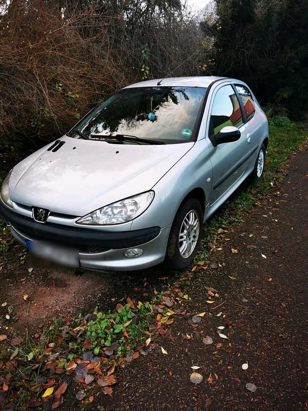Silber Gebraucht 2004 Peugeot 206 Kleinwagen | 1.500 € (Fairer Preis) - Bild 1/4