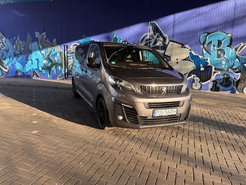 Grau Gebraucht 2018 Peugeot Traveller Business-Line Van / Kleinbus | 22.000 € (Guter Preis) - Bild 1/4