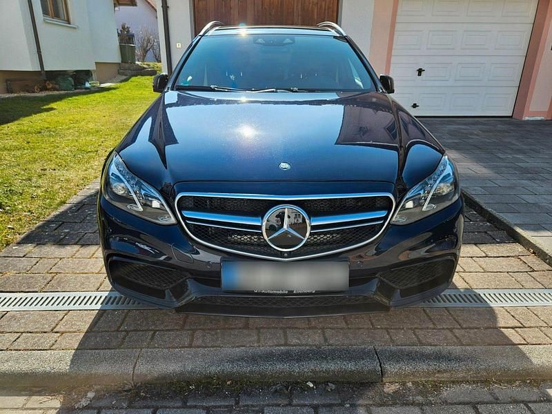 Gebraucht Mercedes E63S AMG AMG 585 PS (430 kW) 2013 Blau Kombi