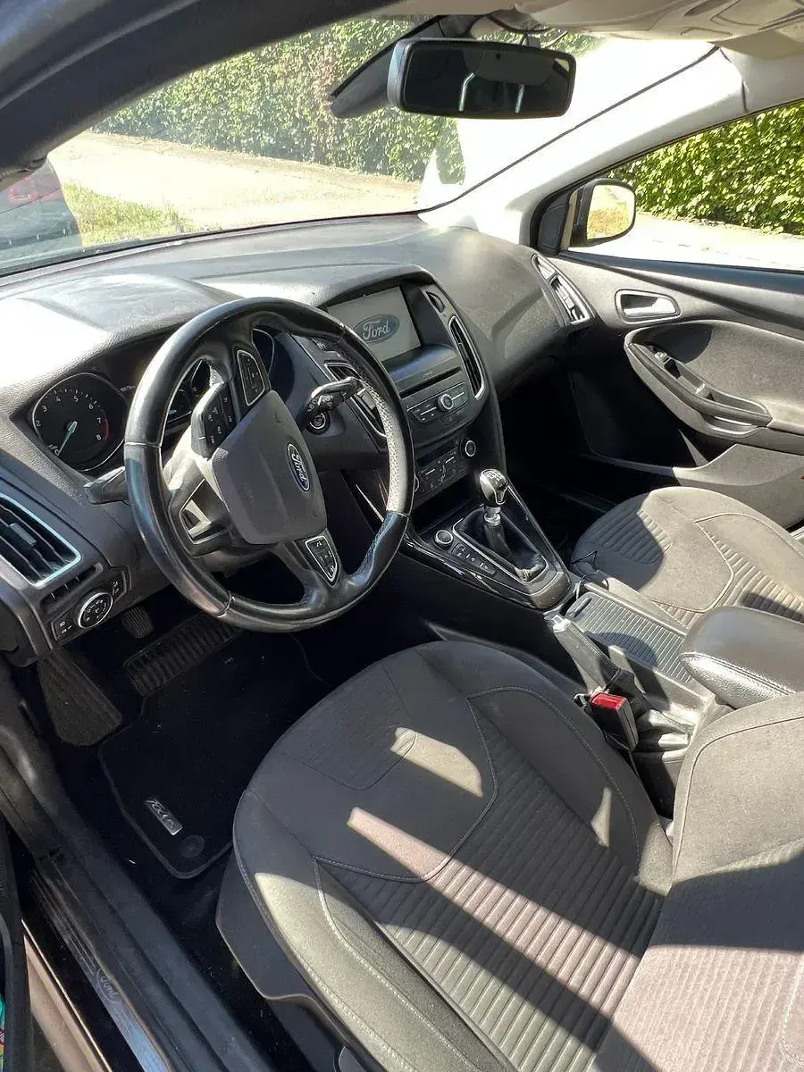Gebraucht Ford Focus Titanium 125 PS (91 kW) 2015 Schwarz Kombi