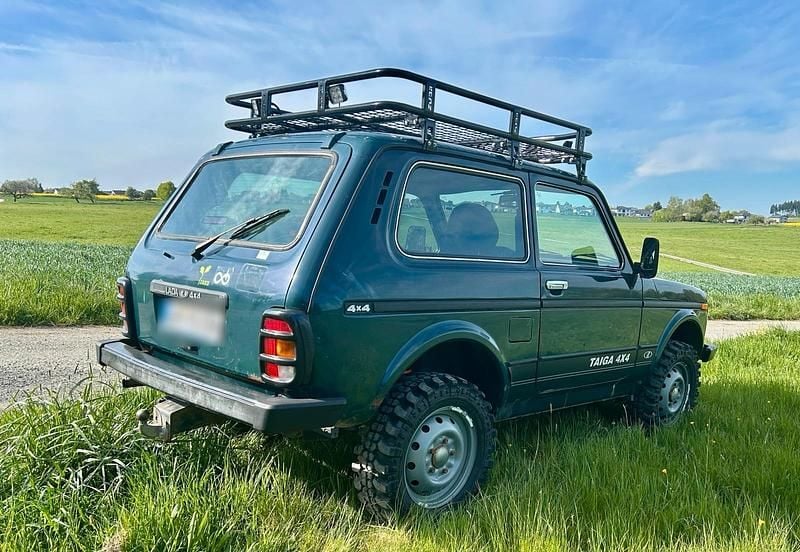 Second-hand Lada niva 82 CP (60 kW) 2009 Verde SUV