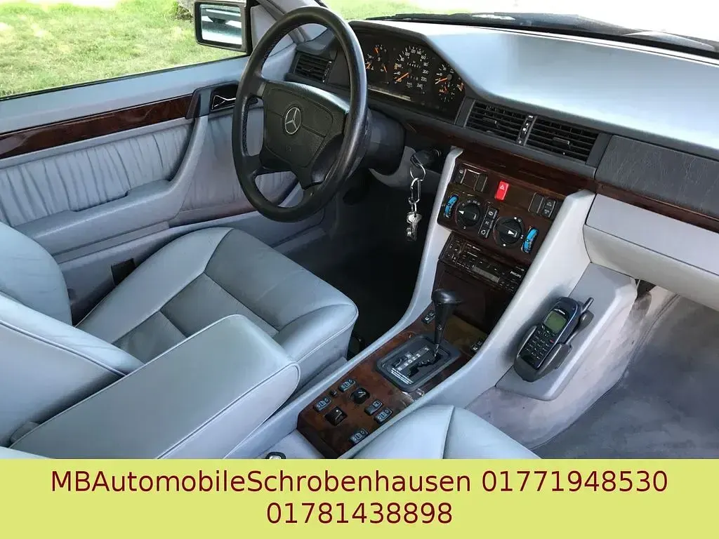 Gebraucht Mercedes E220 150 PS (110 kW) 1996 Blau Cabrio