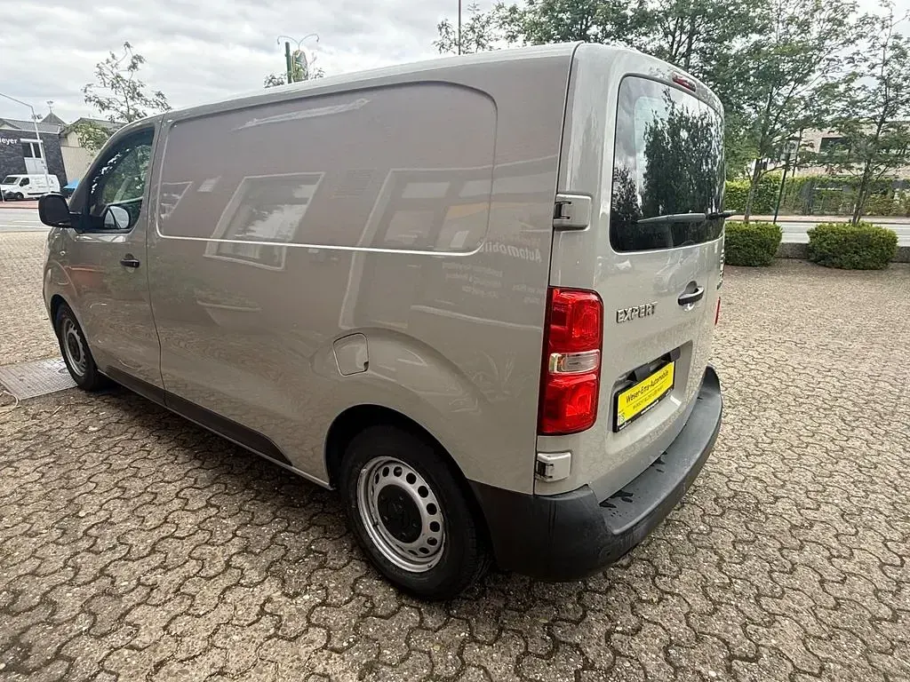 Gebraucht Peugeot Expert 116 PS (85 kW) 2018 Grau Van