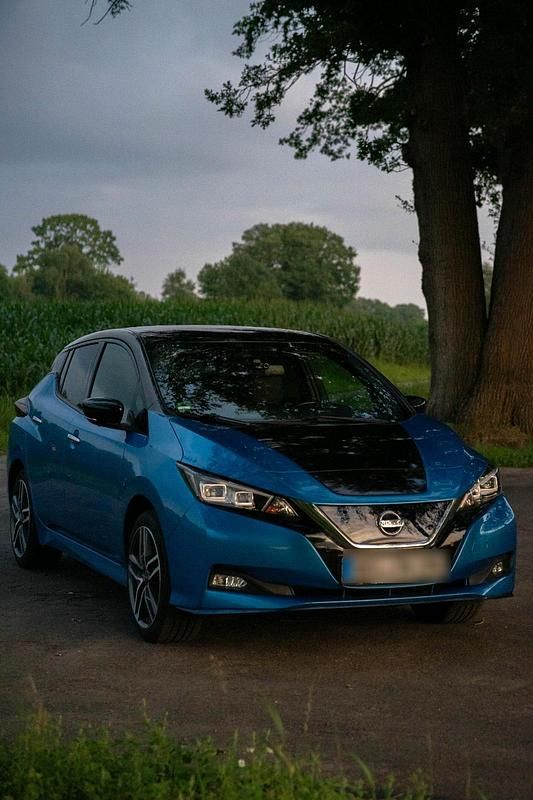 Blau Gebraucht 2020 Nissan Leaf Tekna Kleinwagen | 13.900 € - Bild 1/4