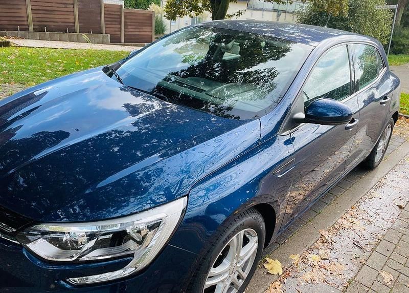 Blau Gebraucht 2017 Renault Mégane IV Experience Limousine | 9.750 € (Guter Preis) - Bild 1/4