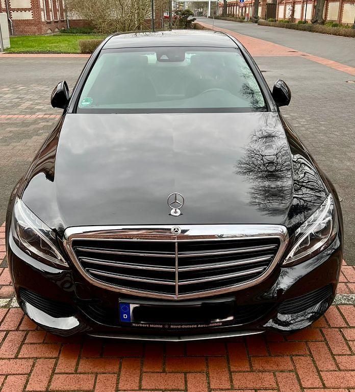 Schwarz Gebraucht 2017 Mercedes C200 Exclusive Limousine | 19.500 € (Guter Preis) - Bild 1/4