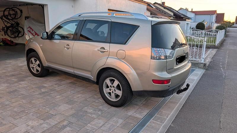 Gebraucht Mitsubishi Outlander 140 PS (102 kW) 2008 Beige SUV