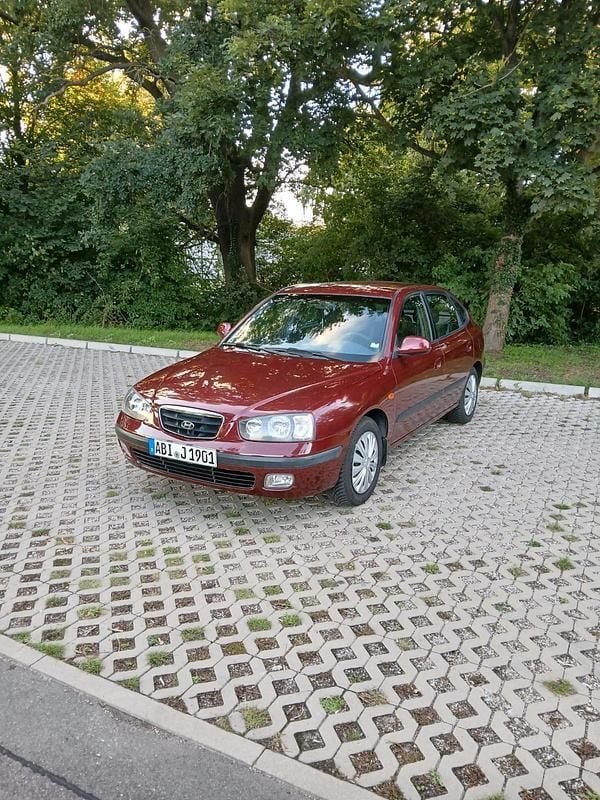 Rot Gebraucht 2000 Hyundai Elantra Limousine | 1.700 € - Bild 1/4