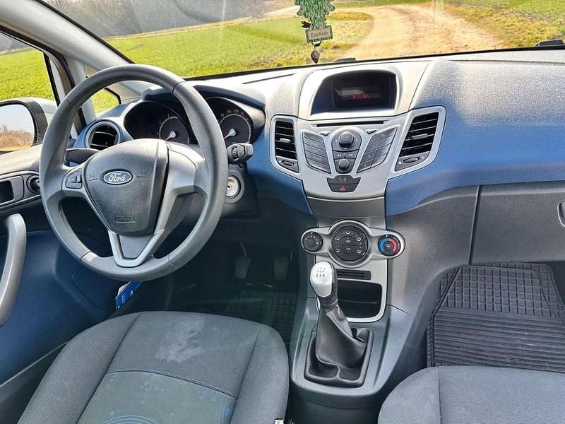 Gebraucht Ford Fiesta 60 PS (44 kW) 2009 Weiß Kleinwagen
