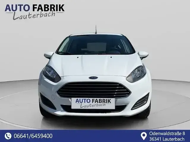 Gebraucht Ford Fiesta Trend 60 PS (44 kW) 2013 Weiß Limousine