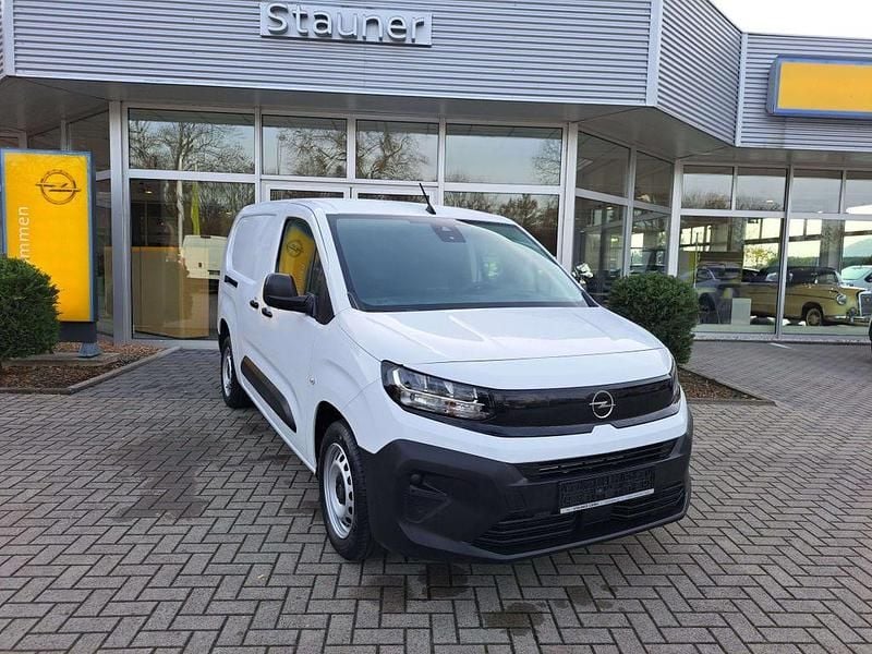Neu Opel Combo Basis 131 PS (96 kW) 2025 Lackierung weiss icy/typ Kombi