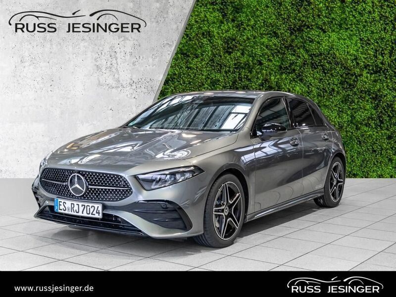 Metalliclack mountaingrau Gebraucht 2024 Mercedes A200 AMG line Limousine | 34.450 € (Fairer Preis) - Bild 1/3