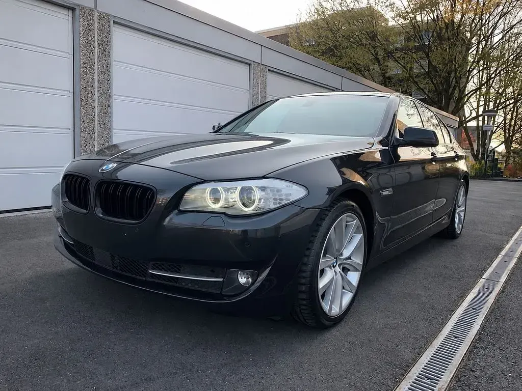Używany BMW 530 258 KM (189 kW) 2011 Czarny Sedan/Limuzyna