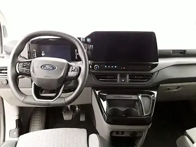 Gebraucht Ford Tourneo Custom Titanium 136 PS (100 kW) 2024 Andere Van