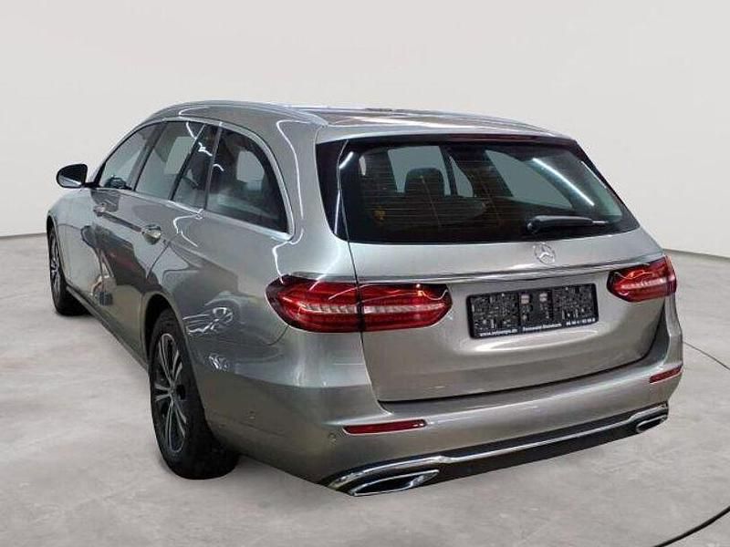 Gebraucht Mercedes E220 Avantgarde 200 PS (147 kW) 2023 Mojavesilber metallic Kombi