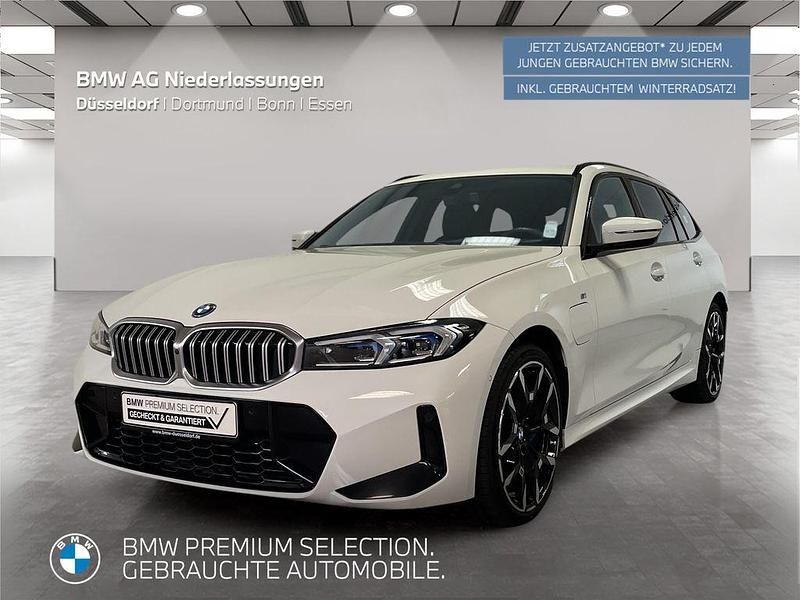 Weiß Gebraucht 2024 BMW 330e M Sport Kombi | 55.599 € - Bild 1/2